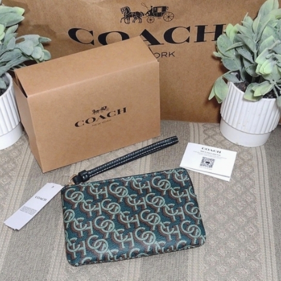 NWT Coach Green Monogram Leather wristlet - Picture 12 of 12